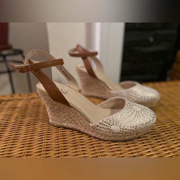 Basic Editions White Espadrilles- New, Never Worn - Picture 1 of 3